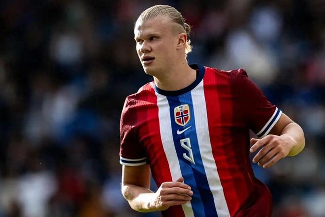 曼联签新中场恐突破1亿转会费大关！曝巨头考察左闸，被誉为德国坎塞洛