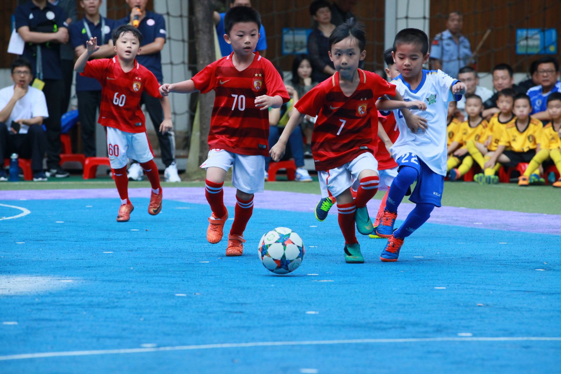 邵佳一谈成为国足主帅：正在家看电脑突然收到700多条信息