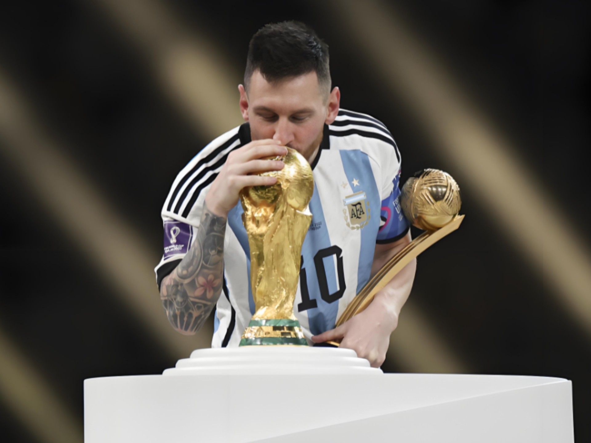 海港6日上午转道新加坡去新山，颜骏凌、徐新获颁纪念球衣