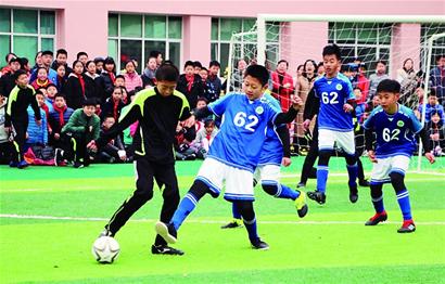 东体：申花主力赛季中后期身心疲劳，阵容一直是“明牌”状态