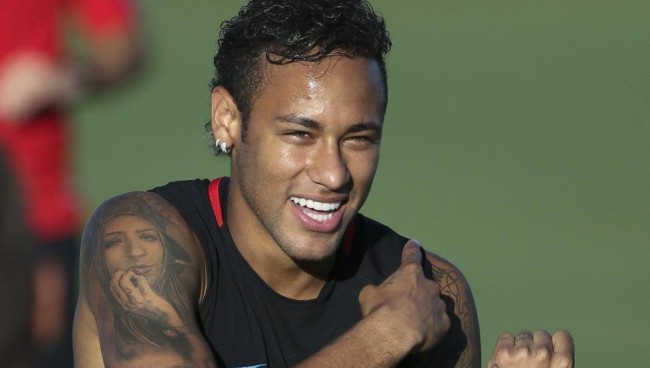 重庆两江新区十联屏打出多个宣传语，庆祝重庆铜梁龙冲超成功