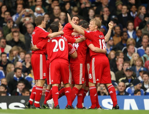 NBA：勇士主场险胜小牛