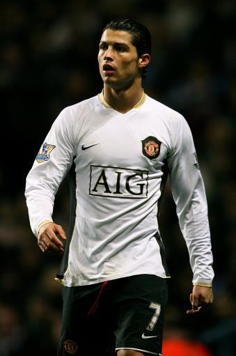 卢克·肖对曼联为其办300场仪式感到尴尬，不确定是否必要